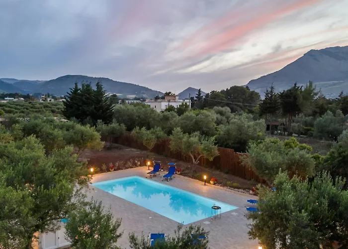 Casa Lory - A 3 Km Dalla Con Piscina بيت للعطل